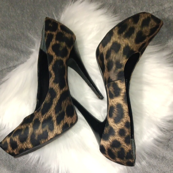 Leopard Print Stiletto Heels - Picture 6 of 9
